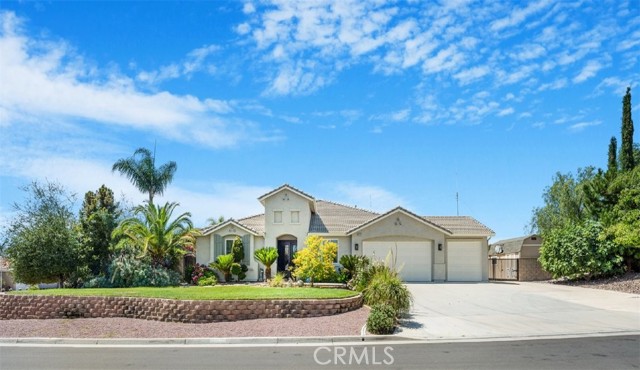 19247 Mountain Shadow Lane, Perris CA: https://media.crmls.org/medias/b6669f79-b972-4048-b2e0-976d5375049e.jpg