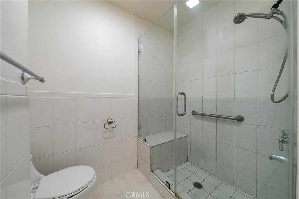 https://media.crmls.org/medias/b6674d1d-4592-49b0-b045-6bb43639407e.jpg?preset=X-Large