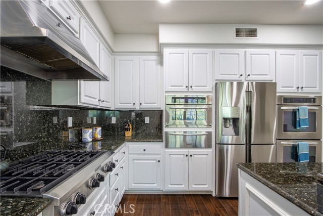 45579 Basswood Court, Temecula CA: https://media.crmls.org/medias/b66756b2-f0b8-4fe7-99ed-7792e29999e9.jpg
