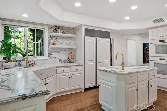 4851 Corbin Avenue, Tarzana CA: https://media.crmls.org/medias/b6677e7f-f49e-45fb-a801-60c32ee9eb38.jpg