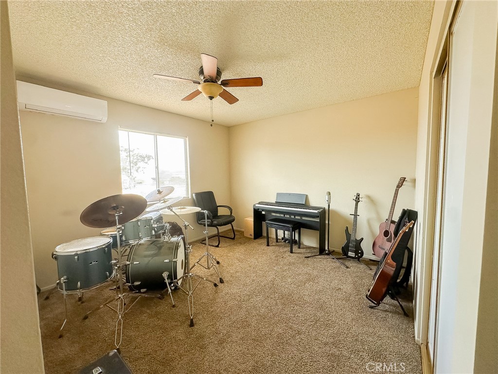 https://media.crmls.org/medias/b668b258-58ff-41a8-a411-94dad2499196.jpg?preset=X-Large