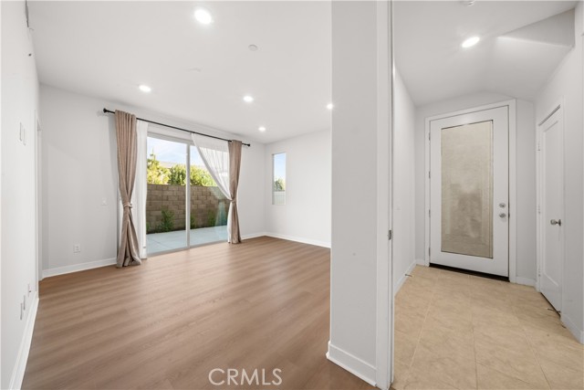 Detail Gallery Image 4 of 34 For 602 Catalonia, Lake Forest,  CA 92630 - 4 Beds | 4 Baths