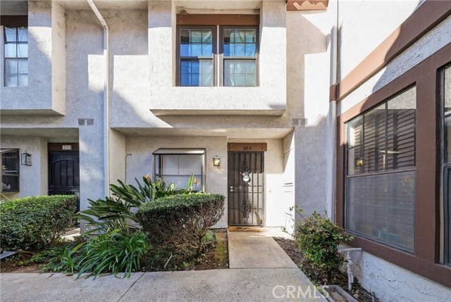 Detail Gallery Image 2 of 40 For 304 Molokai, Placentia,  CA 92870 - 2 Beds | 2/1 Baths