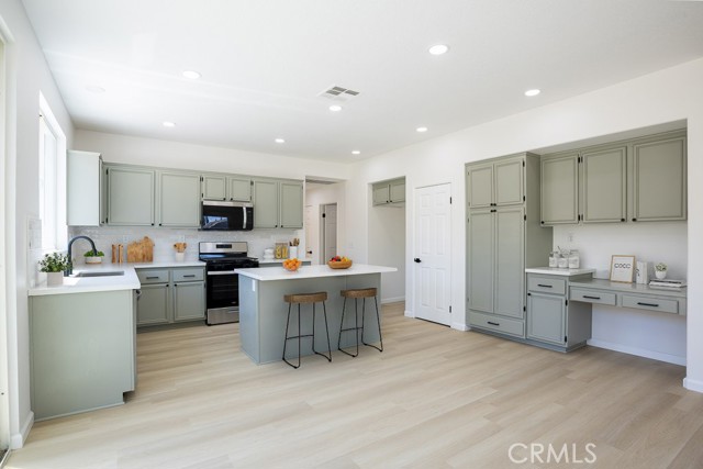 7502 Ridge View Drive, Lancaster CA: https://media.crmls.org/medias/b66a4fb4-7752-4ccf-8a74-fb0178f74377.jpg