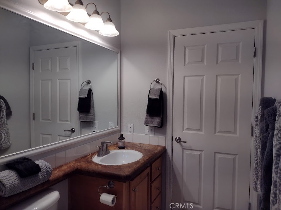 https://media.crmls.org/medias/b66a9922-6171-4f0d-aae6-d1740863c751.jpg?preset=X-Large
