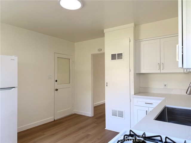 2648 23rd Street, Santa Monica CA: https://media.crmls.org/medias/b66b5030-8a3f-40f5-8b69-50468c15150d.jpg
