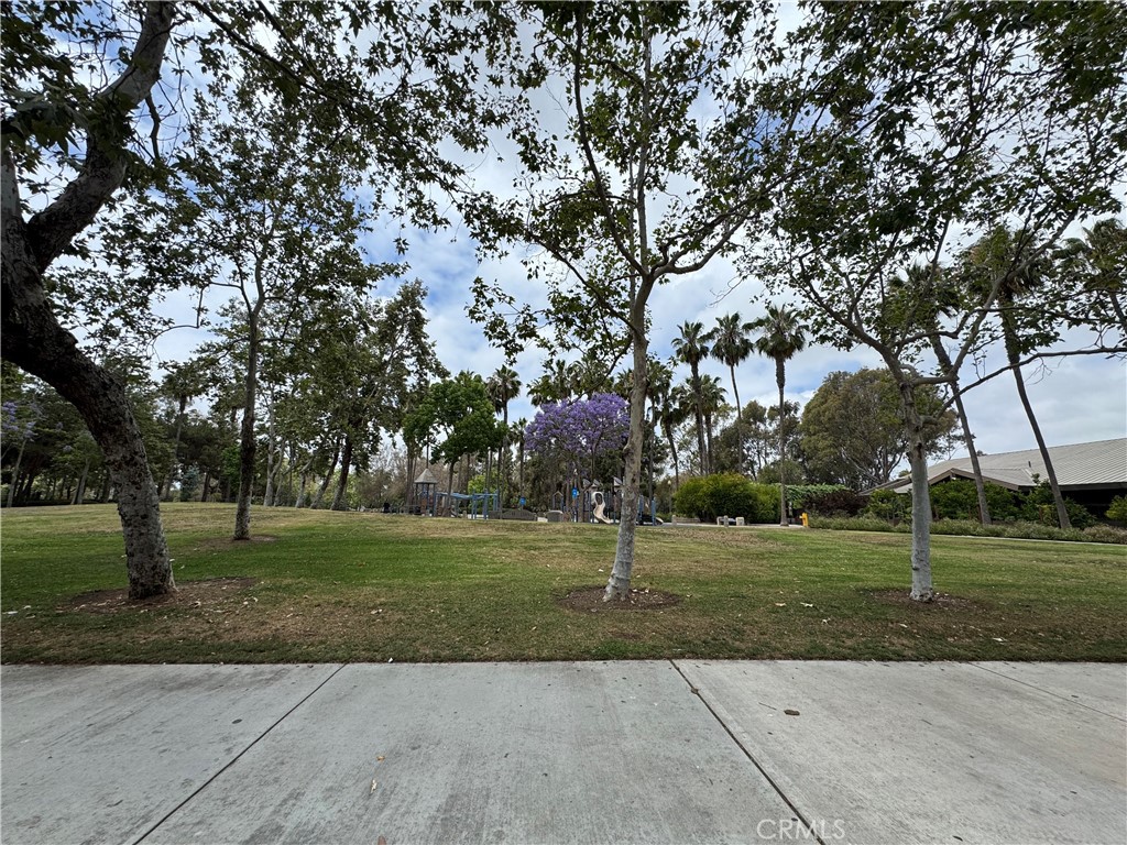 https://media.crmls.org/medias/b66b9a30-cbac-4bf7-92b4-26617ce14318.jpg?preset=X-Large