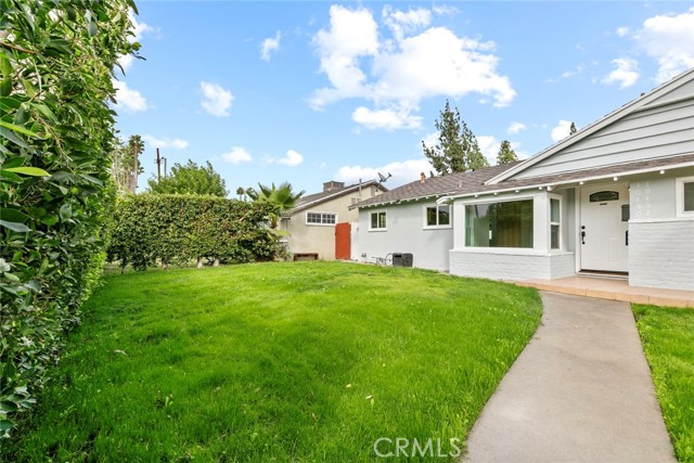 Detail Gallery Image 4 of 28 For 10450 Balboa, Granada Hills,  CA 91344 - 3 Beds | 2 Baths