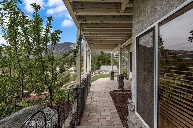 1116 Ca-2, Wrightwood CA: https://media.crmls.org/medias/b66bed9d-ac05-4877-91af-a36fd4784d65.jpg