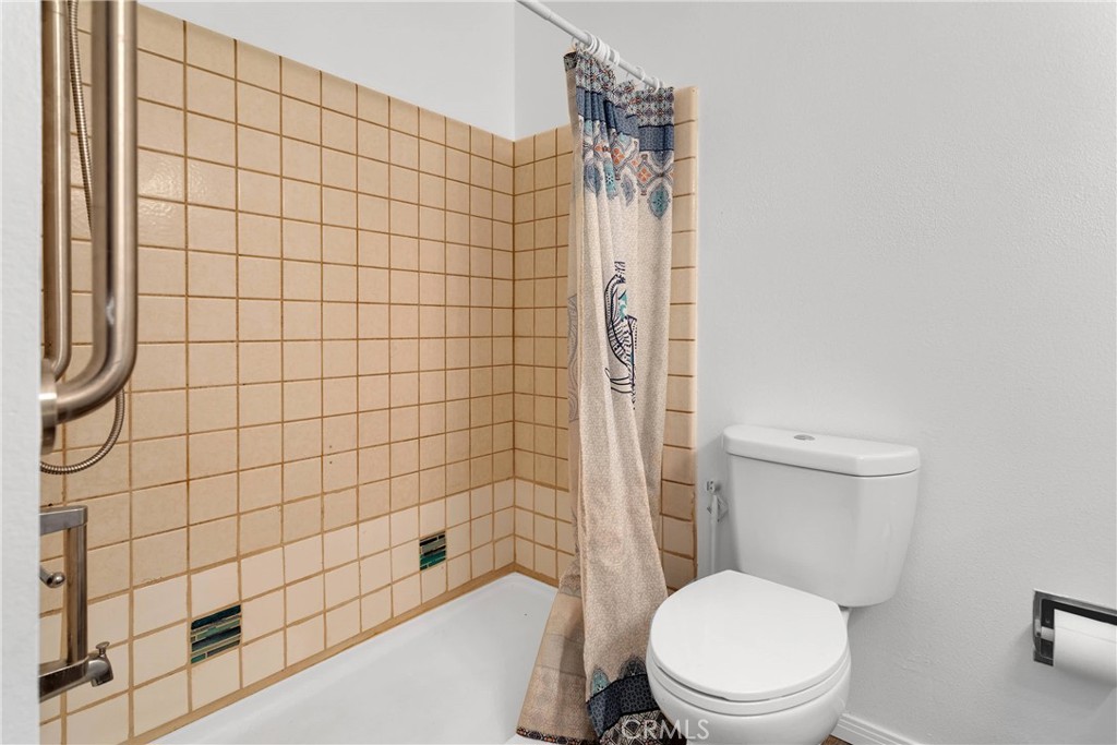 https://media.crmls.org/medias/b66c8aaf-67a5-4fc3-aa5b-aa90f5984705.jpg?preset=X-Large