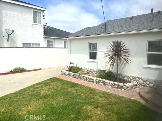 2001 Manzanita Lane, Manhattan Beach CA: https://media.crmls.org/medias/b66d38b5-5336-485c-b9b5-846289c00678.jpg