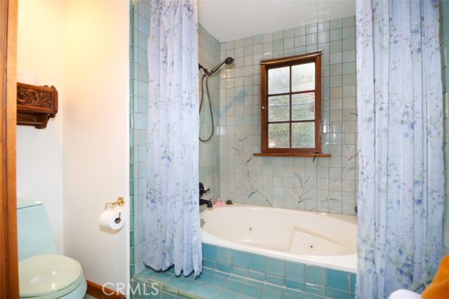 Detail Gallery Image 20 of 36 For 9860 Yoakum Dr, Beverly Hills,  CA 90210 - 1 Beds | 2 Baths