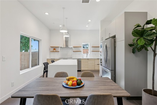 6950 Beckett Street, Tujunga CA: https://media.crmls.org/medias/b66d55e5-6d19-4d49-ba46-662318594bc0.jpg