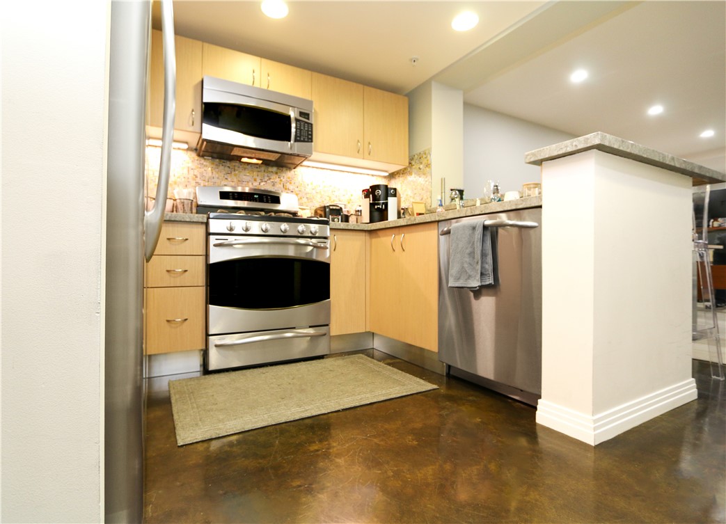 Detail Gallery Image 26 of 33 For 125 N Raymond Ave #412,  Pasadena,  CA 91103 - 2 Beds | 2 Baths