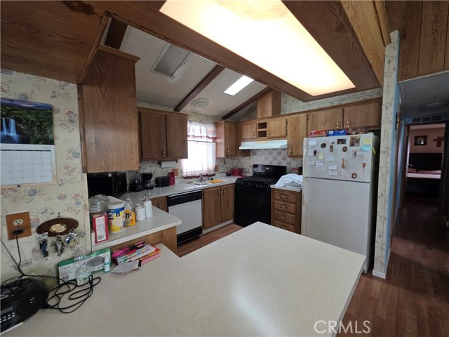 Detail Gallery Image 5 of 15 For 23701 S Western Ave #203,  Torrance,  CA 90501 - 2 Beds | 2 Baths