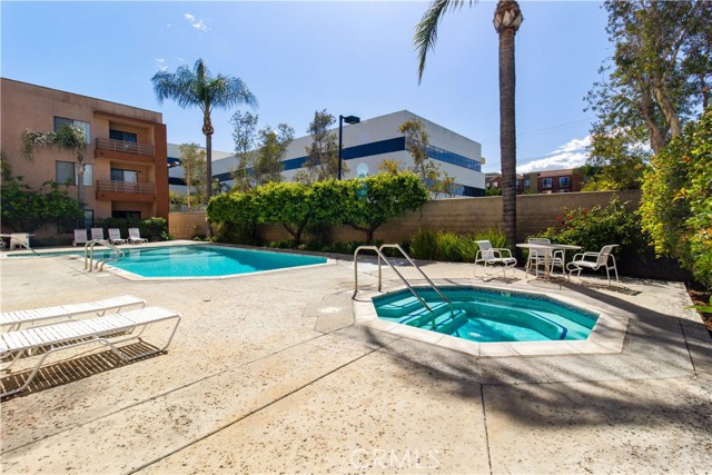 Detail Gallery Image 10 of 11 For 6815 Remmet Ave #119,  Canoga Park,  CA 91303 - 1 Beds | 1 Baths