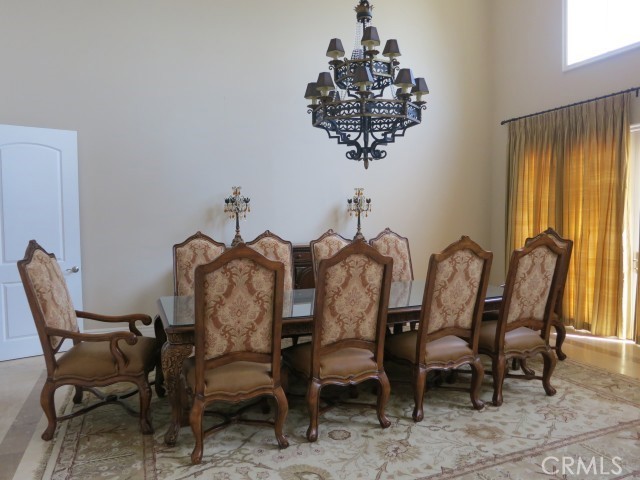 https://media.crmls.org/medias/b670ab49-e79d-4b33-8a15-2cc7e985306e.jpg?preset=X-Large