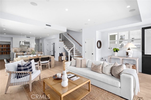 Detail Gallery Image 7 of 35 For 109 Onyx Ave, Newport Beach,  CA 92662 - 3 Beds | 4/1 Baths