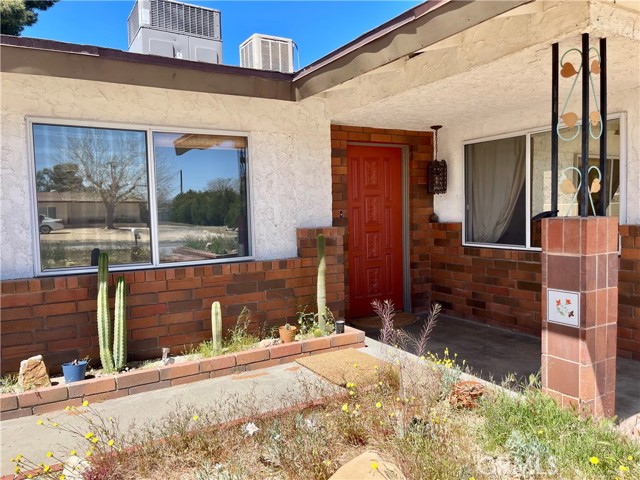 Detail Gallery Image 4 of 36 For 7790 Fox Trl, Yucca Valley,  CA 92284 - 2 Beds | 2 Baths