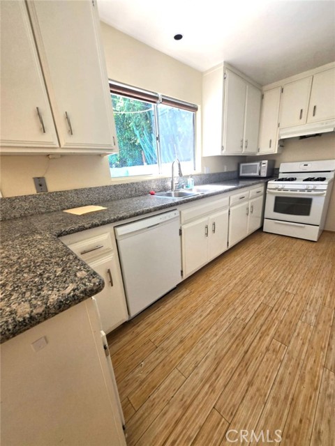 Detail Gallery Image 6 of 19 For 12742 Landale St, Studio City,  CA 91604 - 2 Beds | 2 Baths