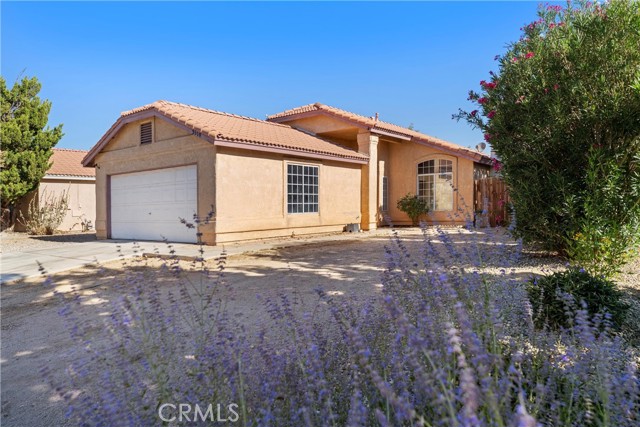3519 San Jacinto Avenue, Rosamond CA: https://media.crmls.org/medias/b67136cb-1d19-4c3b-86de-0b0bf89640be.jpg