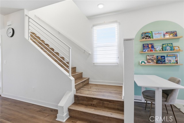 Detail Gallery Image 10 of 36 For 2700 E Chaucer #13,  Los Angeles,  CA 90065 - 4 Beds | 3/1 Baths