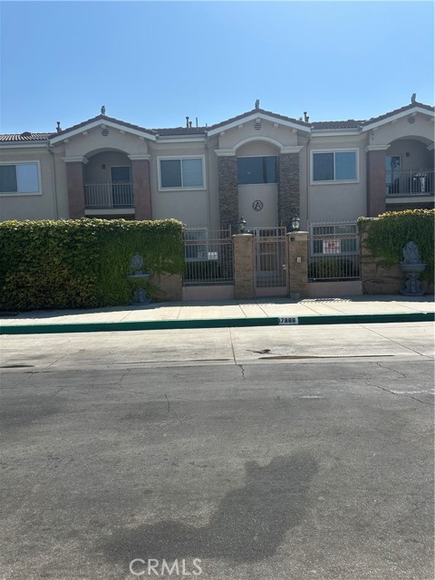 17888 Alburtis Avenue, Artesia CA: https://media.crmls.org/medias/b671cd5e-b82c-4153-881e-422d69423196.jpg