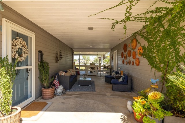 22831 Skylink Drive, Canyon Lake CA: https://media.crmls.org/medias/b671d8f0-b6ef-4f15-b616-1bfefac4fc03.jpg