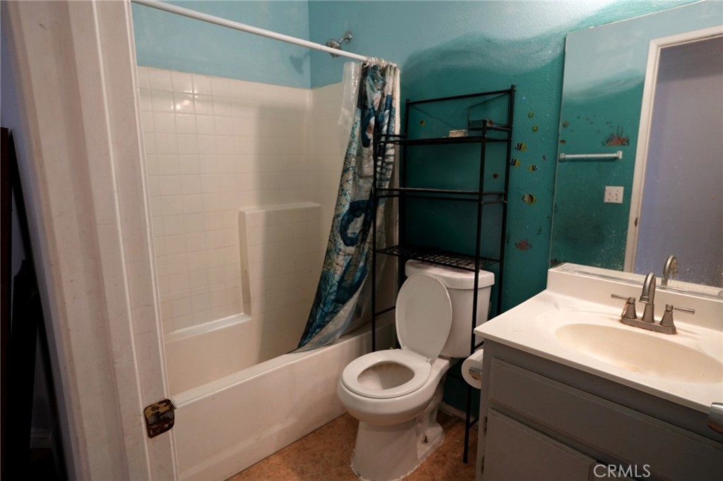 https://media.crmls.org/medias/b672dfc5-973d-4457-9e1d-4959e0cdcdd4.jpg?preset=X-Large