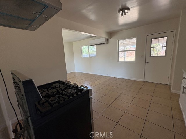 Detail Gallery Image 7 of 16 For 2004 W 15th, San Bernardino,  CA 92411 - 4 Beds | 2 Baths