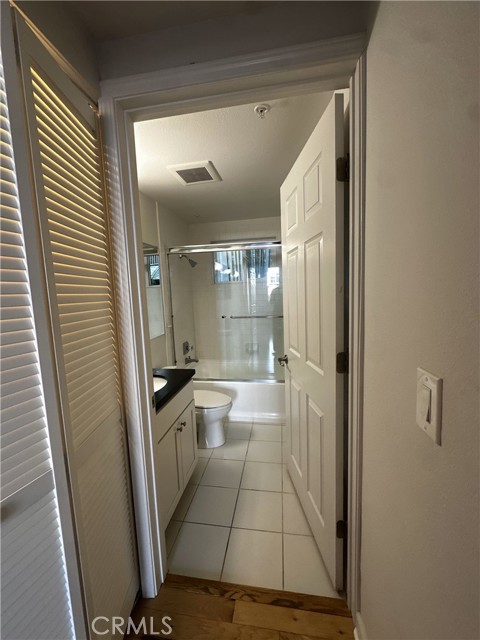 Detail Gallery Image 10 of 21 For 6038 Carlton Way #207,  Los Angeles,  CA 90028 - 2 Beds | 3 Baths