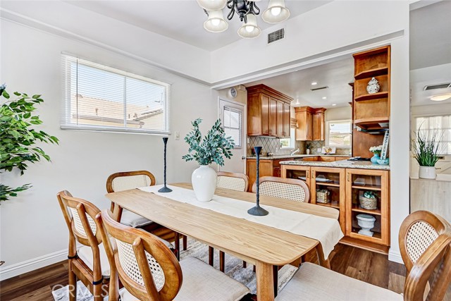 Detail Gallery Image 11 of 30 For 5102 W Carson St, Torrance,  CA 90503 - 3 Beds | 2 Baths