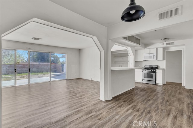 Detail Gallery Image 10 of 23 For 38734 Sage Tree St, Palmdale,  CA 93551 - 3 Beds | 2 Baths