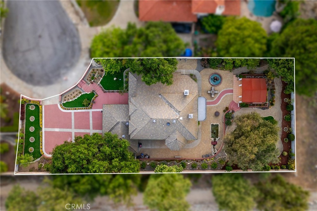 https://media.crmls.org/medias/b6740119-ea13-48e2-81e7-511bdd6d822b.jpg?preset=X-Large