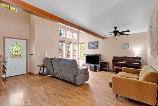 Detail Gallery Image 5 of 30 For 5435 Heath Creek Dr, Wrightwood,  CA 92397 - 3 Beds | 2/1 Baths