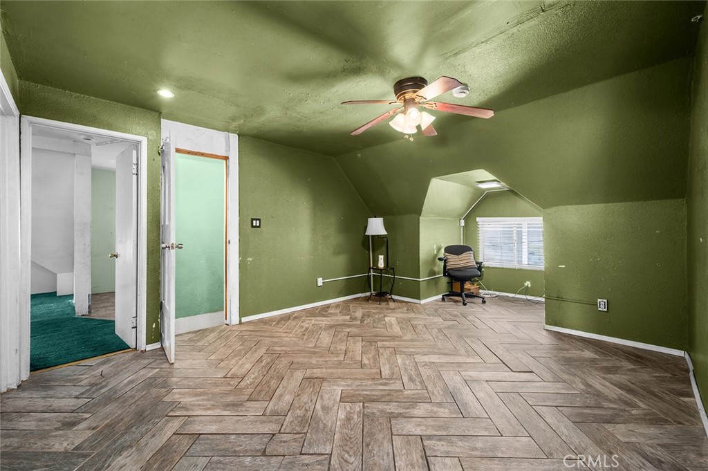 https://media.crmls.org/medias/b674a7ae-7c7c-41d1-9b15-a430ae7f6a31.jpg?preset=X-Large
