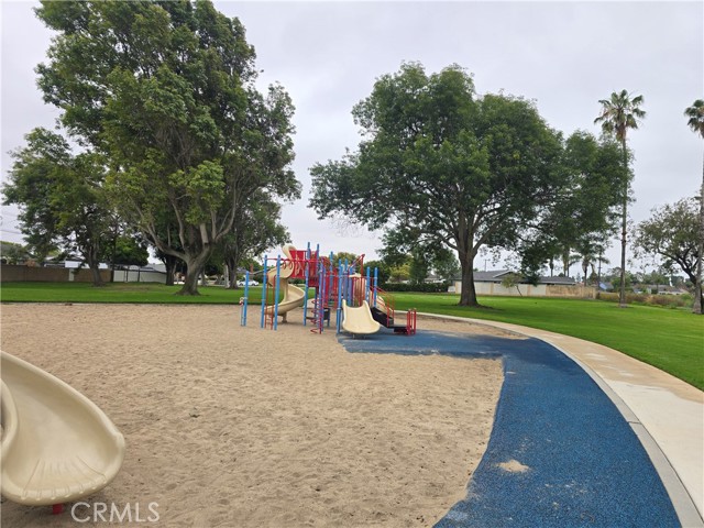 Detail Gallery Image 31 of 33 For 6792 Sylvia Dr, Huntington Beach,  CA 92647 - 4 Beds | 2 Baths