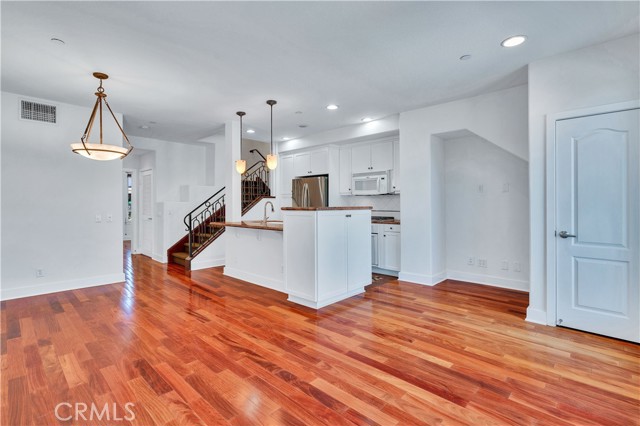 Detail Gallery Image 4 of 57 For 5506 W 149th Pl #10,  Hawthorne,  CA 90250 - 2 Beds | 2 Baths