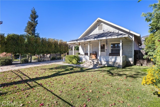 Detail Gallery Image 3 of 38 For 421 W Colorado Bld, Monrovia,  CA 91016 - 3 Beds | 2 Baths