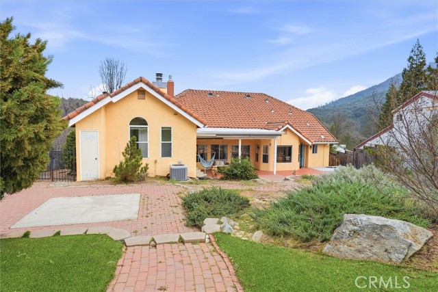 Detail Gallery Image 41 of 52 For 40484 Goldside Dr, Oakhurst,  CA 93644 - 4 Beds | 3 Baths