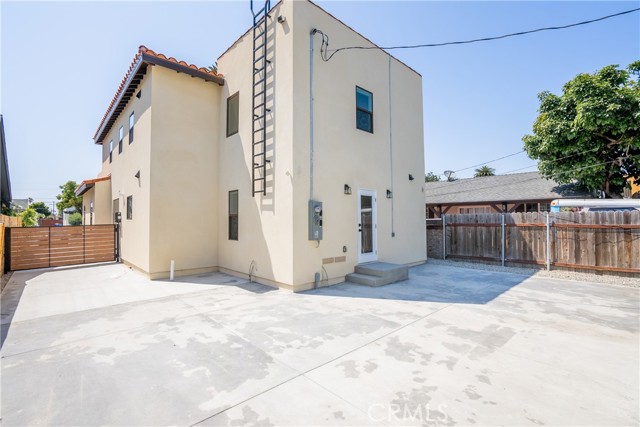 Detail Gallery Image 22 of 24 For 2338 S Cloverdale Ave, Los Angeles,  CA 90016 - 3 Beds | 2 Baths