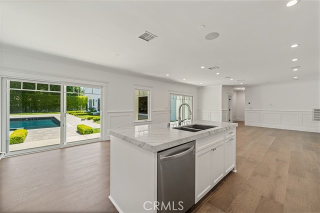 20701 Dumont Street, Woodland Hills CA: https://media.crmls.org/medias/b6778fcb-e081-4c82-9ac8-9aab81fd1ee7.jpg