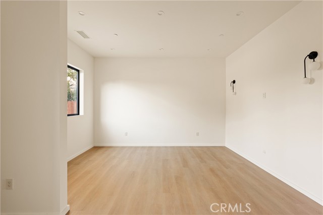 Detail Gallery Image 13 of 28 For 17852 Saticoy St, Reseda,  CA 91335 - – Beds | – Baths