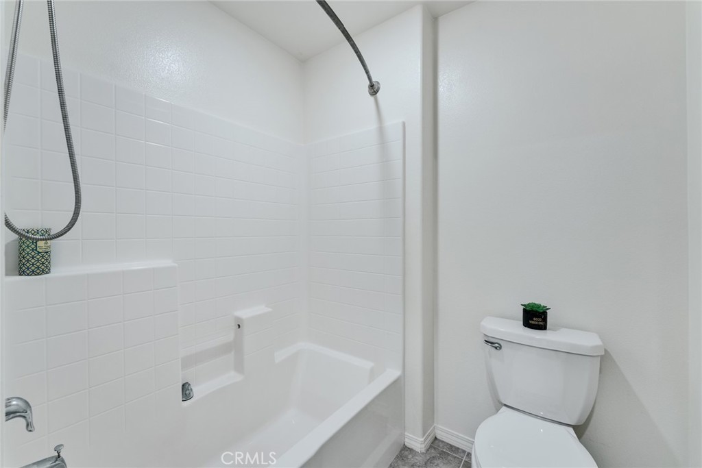 https://media.crmls.org/medias/b677dd06-92e7-4119-a0b5-7f1d40cc8a10.jpg?preset=X-Large