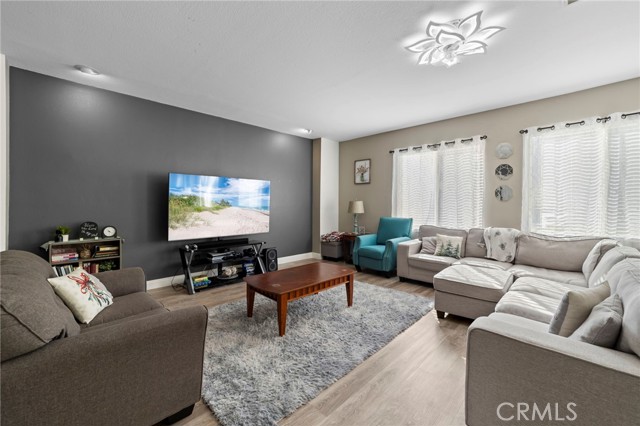 Detail Gallery Image 9 of 43 For 31941 Hollyhock, Lake Elsinore,  CA 92532 - 3 Beds | 2/1 Baths