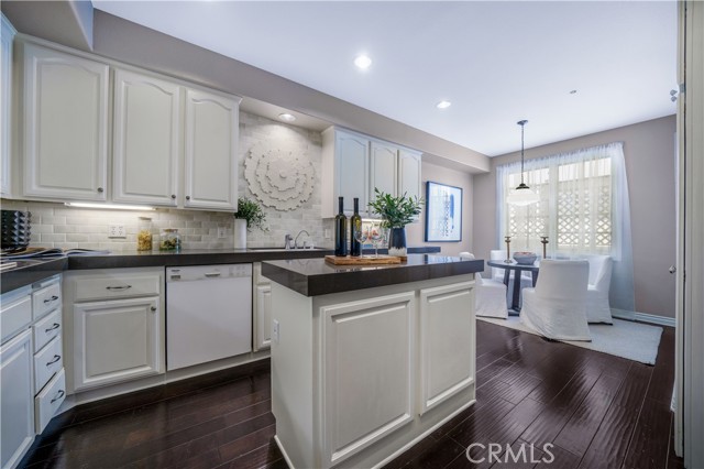Detail Gallery Image 14 of 40 For 14100 Dickens St #4,  Sherman Oaks,  CA 91423 - 2 Beds | 2/1 Baths