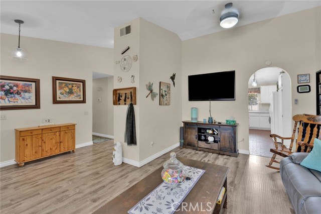 11359 Courtside, Victorville CA: https://media.crmls.org/medias/b6789d69-f83b-4efe-8533-fafaa6f51e0a.jpg