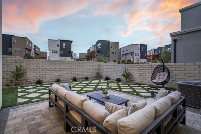 Detail Gallery Image 2 of 74 For 27018 California Ct, Valencia,  CA 91381 - 4 Beds | 4/1 Baths
