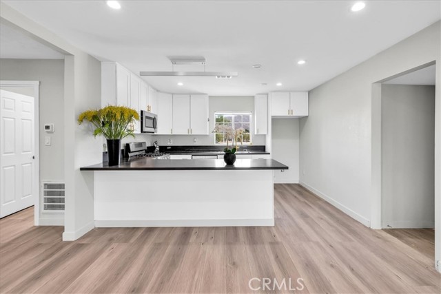 73355 Sun Valley Drive, 29 Palms CA: https://media.crmls.org/medias/b6798294-efe4-4f49-a49c-3a8ce1526bd3.jpg