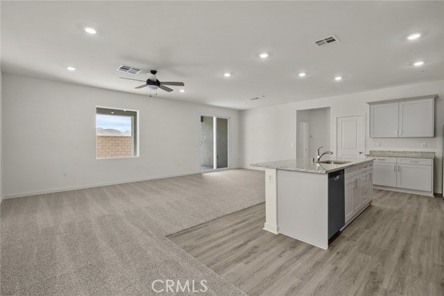 761 Longhorn Drive, San Jacinto CA: https://media.crmls.org/medias/b679dcc2-1f8f-47e6-bd95-4f8074b6d153.jpg